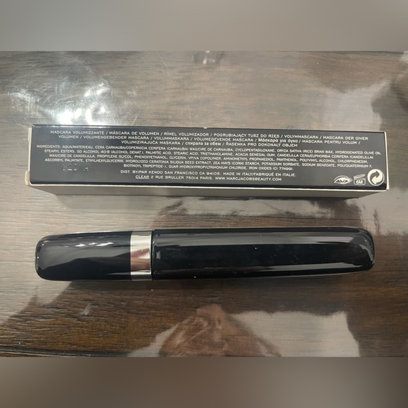 Marc Jacob Omega Lash Volumizing Blacque mascara - Picture 3 of 4